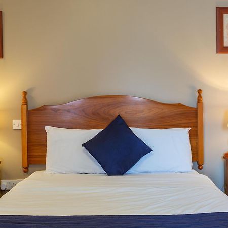 Tudor House Guest House ダンガーバン エクステリア 写真