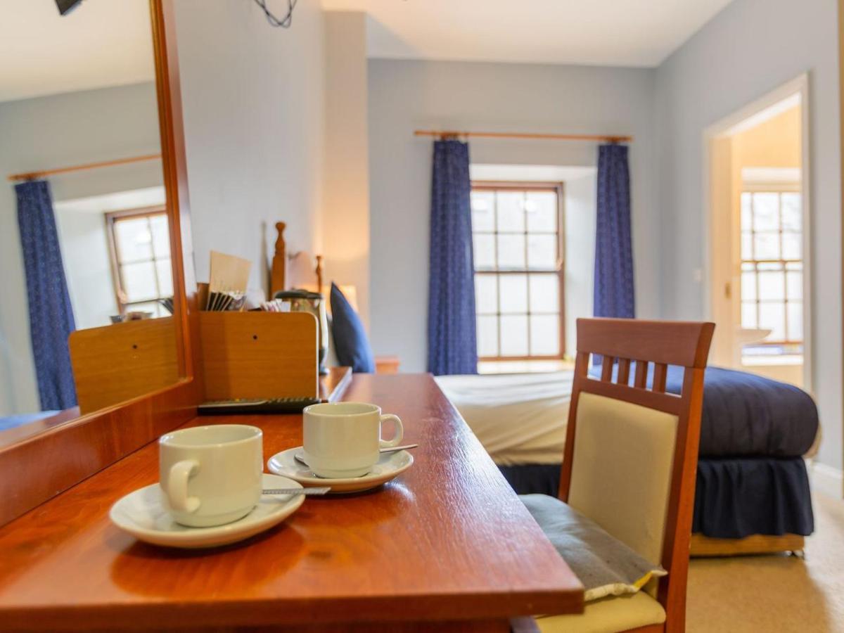 Tudor House Guest House ダンガーバン エクステリア 写真