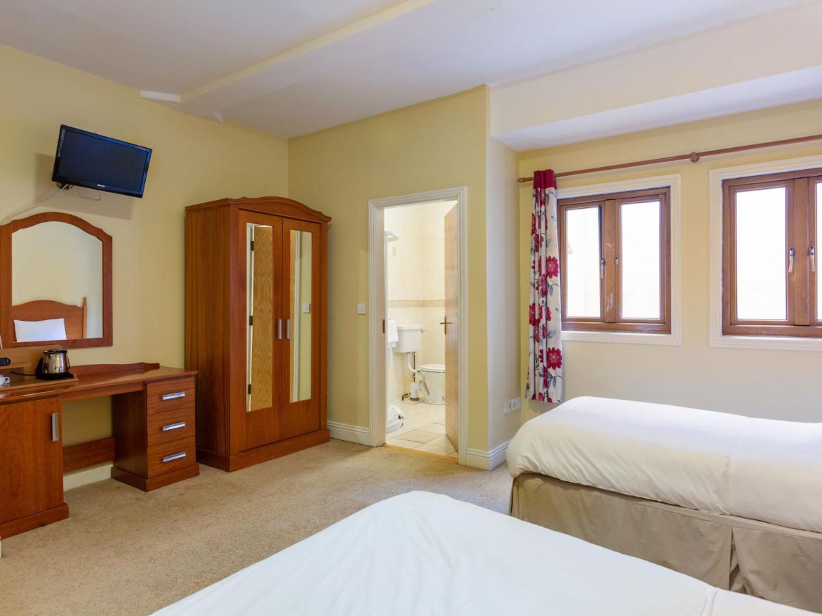 Tudor House Guest House ダンガーバン エクステリア 写真